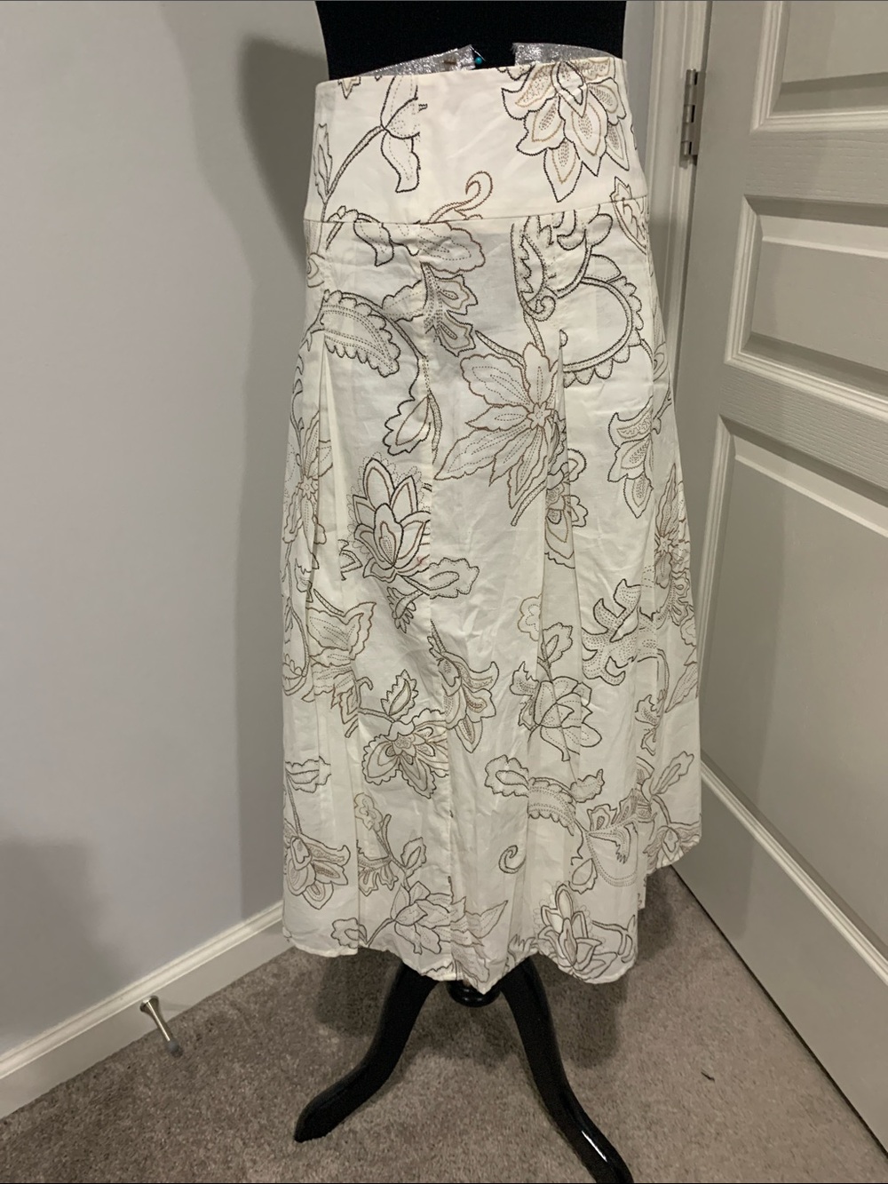 Apt. 9 Cream Midi Skirt with Gray Floral Embroidery